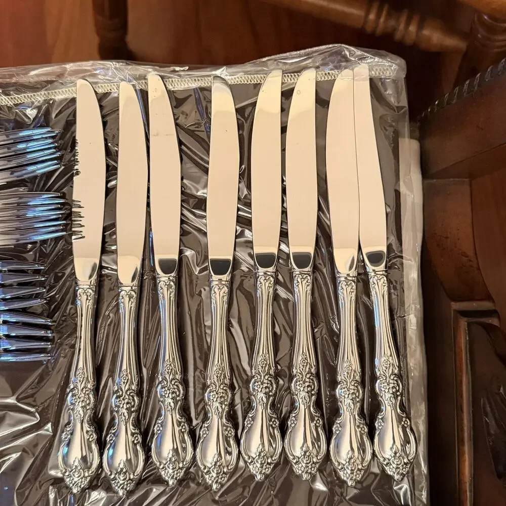Oneida LOUISIANA 40 Piece Flatware Set Stainless Silver Service 8 Silverware EUC